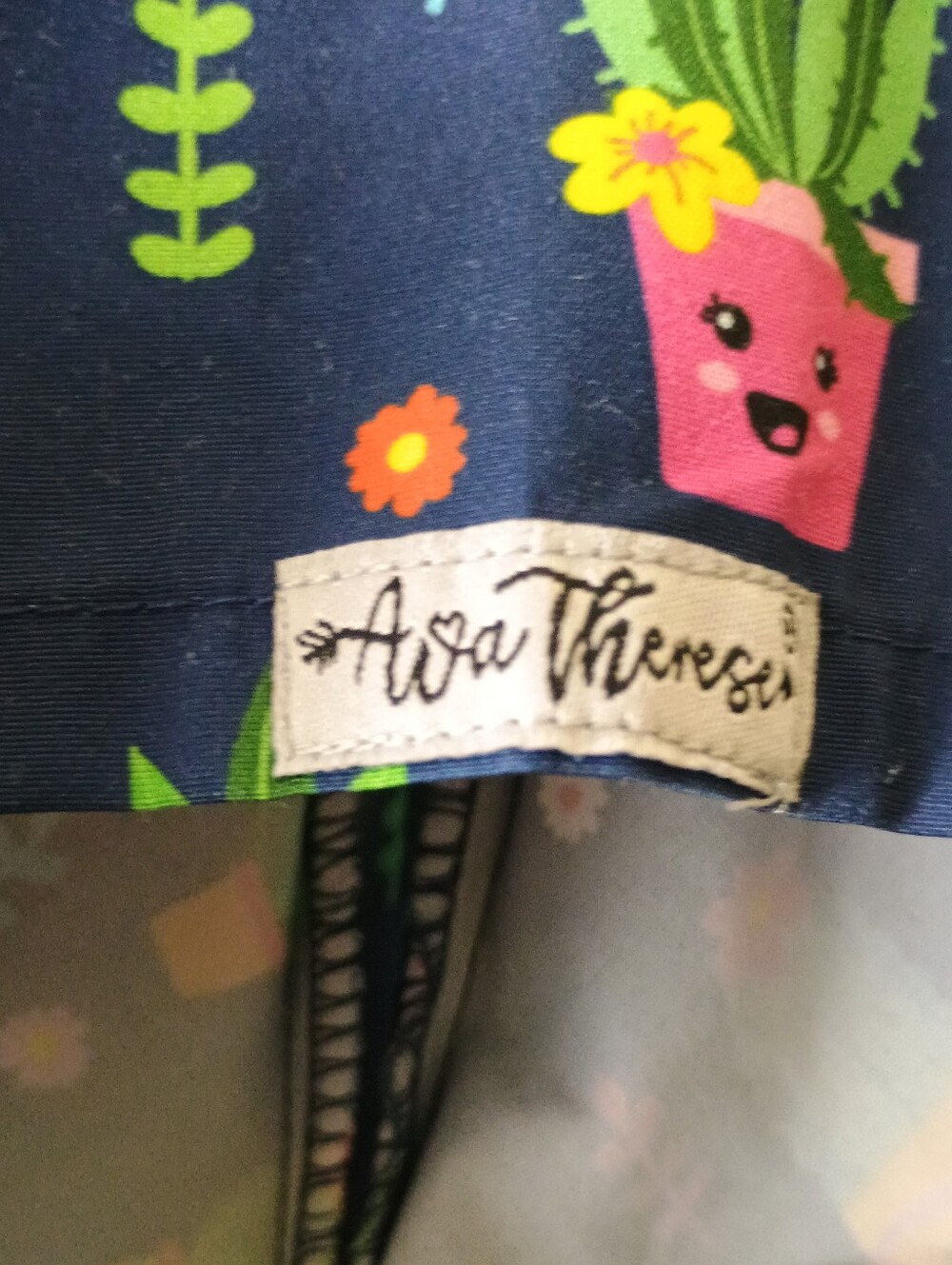Ava Therese XL V-Neck Navy Cactus Print Scrub Top Front Patch Pockets - Picture 7 of 10